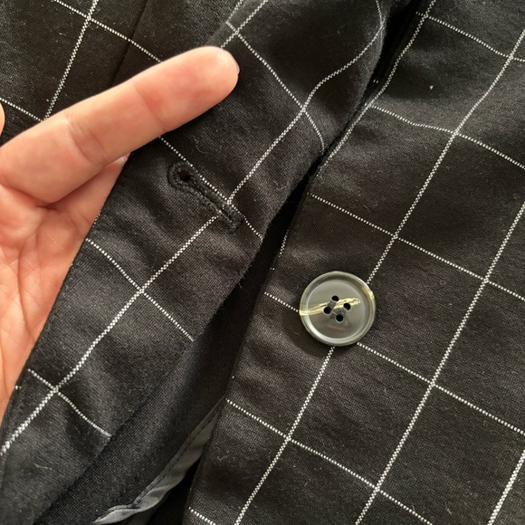 Amanda+Chelsea - Crop Blazer - Picture 4 of 5